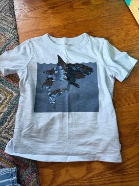 Gap Kids light blue cotton sequin shark shirt size boys 4-5